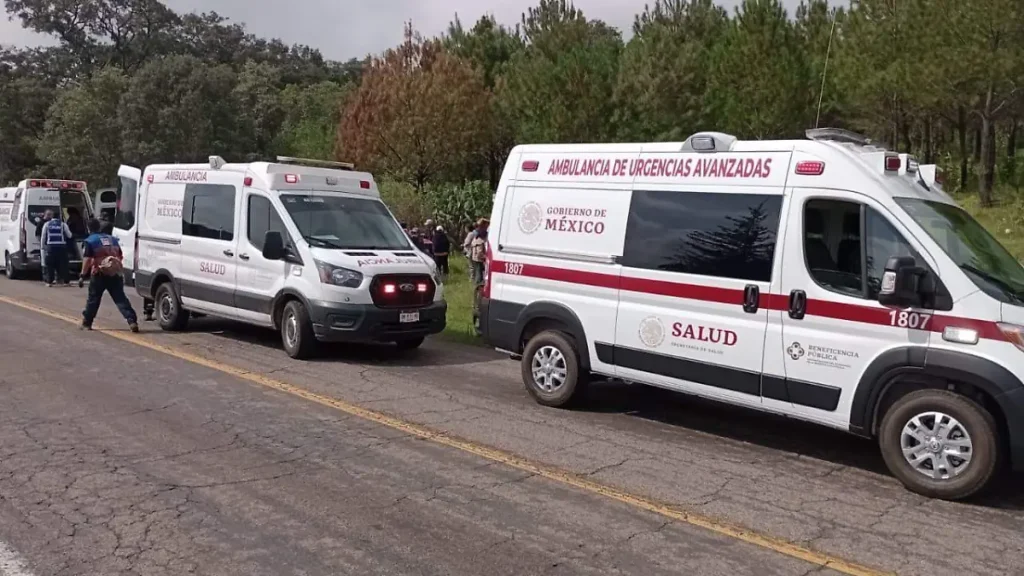 Choque entre camionetas deja tres heridos en carretera Jacona-Jiquilpan