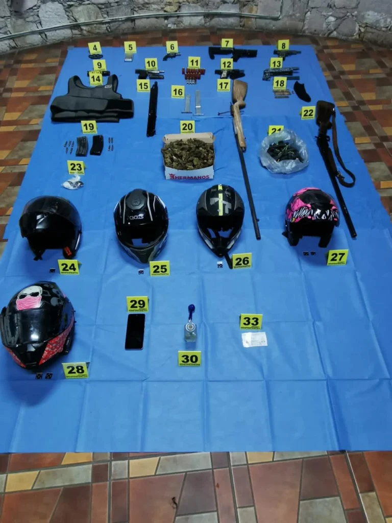 FGE asegura mil 300 dosis de narcóticos, siete armas y cinco motocicletas en cateo en Morelia